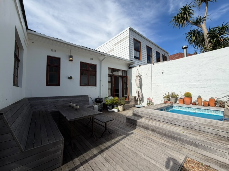 3 Bedroom Property for Sale in Vredehoek Western Cape